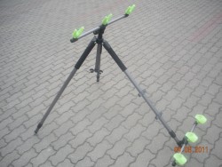 Tripod (stojan) na ryb�rske pr�ty na te��cu vodu