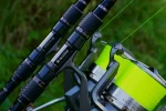Detail kaprového prúta SPORTEX Beyond Carp 13ft 3,75lb s navijakmi na ktorých je CLIMAX silon.