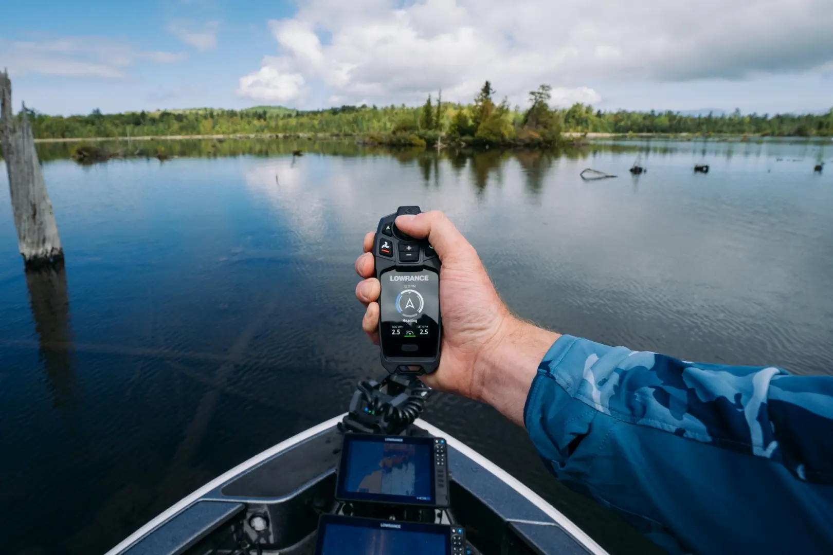 Ovl�danie motora Lowrance Recon cez dia�kov� ovl�da� FreeSteer.