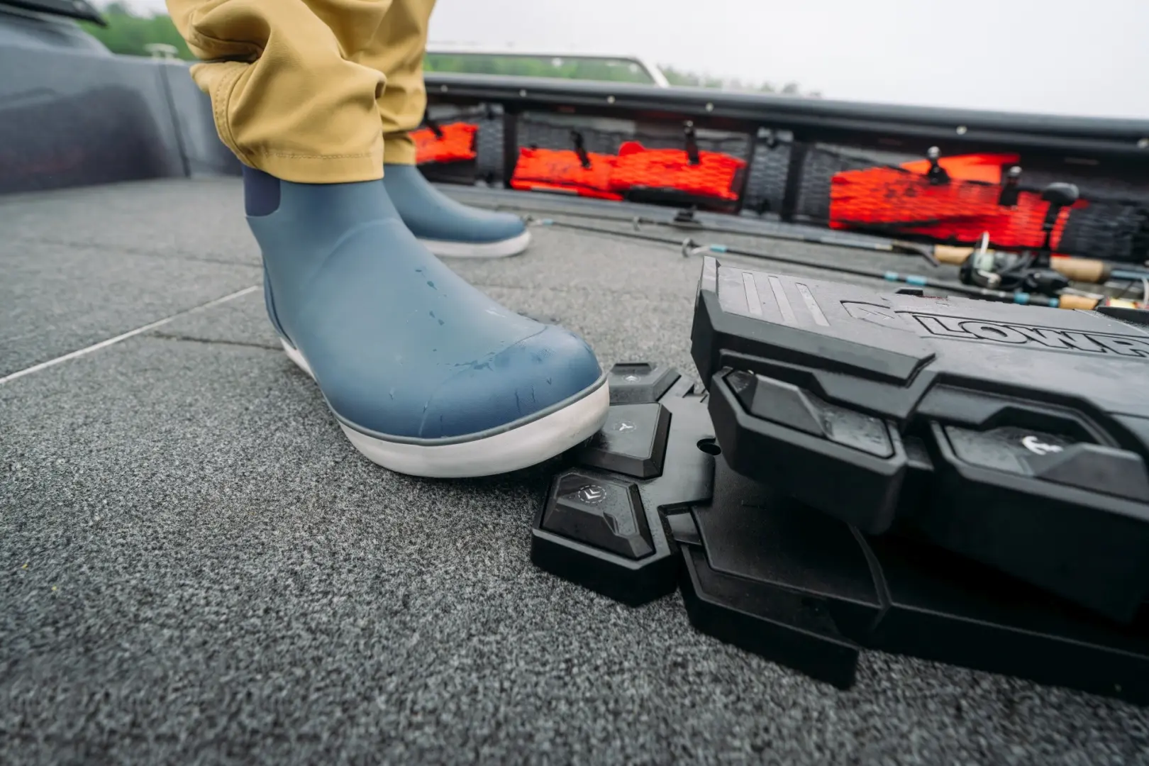 Ovl�danie motora Lowrance Recon cez no�n� ped�l