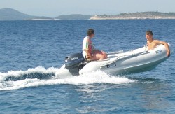 akcia FANTOM 470 �ed� + sonar Elite 3X
