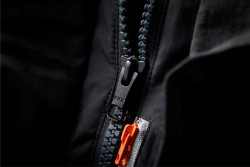 Detail hlavn�ho zipsu bundy Geoff Anderson WS Basis