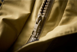 Detail hlavn�ho zipsu bundy Geoff Anderson WS Basis