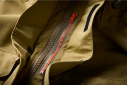 Detail zipsu n�prsn�ho vrecka bundy Geoff Anderson WS Basis