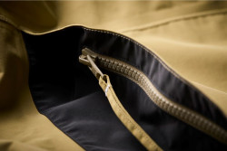 Detail zipsu zadn�ho vrecka bundy Geoff Anderson WS Basis
