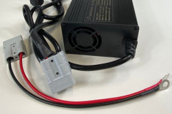 Nab�ja�ka LiFePO4 Perfektium detail nab�jacieho zariadenia 48V