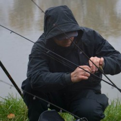 11. Pot odvdzajca podvka vemi prjemn na dotyk chrni pred chladom a neoprenov maneta zabrni prechodu vlhkosti