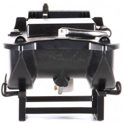  lodka polozen� na konstrukcii ktor� je tie� s�catou tasky