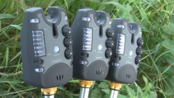 tri signaliztory zberu s jednm prposluchom