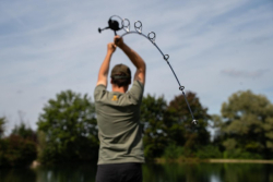  Ohyb ryb�rskeho pr�tu Sportex Revolt Carp CS2 pod z�a�ou