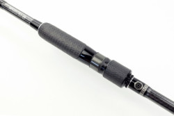  Integrovan� dr�iak h��ika D-Hook na pr�te Sportex Revolt Spin RS-2