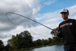  Ohyb pr�tu Sportex X-Act Zander RS-2 pri zdol�van� ryby